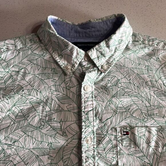 Tommy Hilfiger Slim Fit Short Sleeve Tropical Leaf Button Up Mens XL - Picture 1 of 11